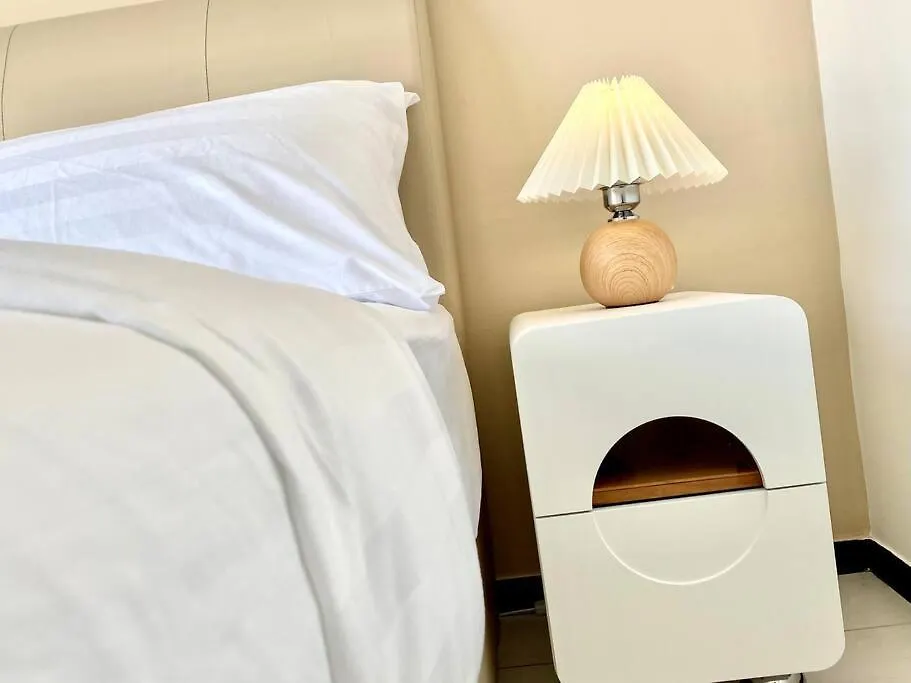 Lejlighed Urban Suites #Creamy Style #Infinity Pool #Local Neighbourhood #5Pax #3Br 2Bath #2Queen 1Single #Quality Well Maintained #Private Host Jelutong