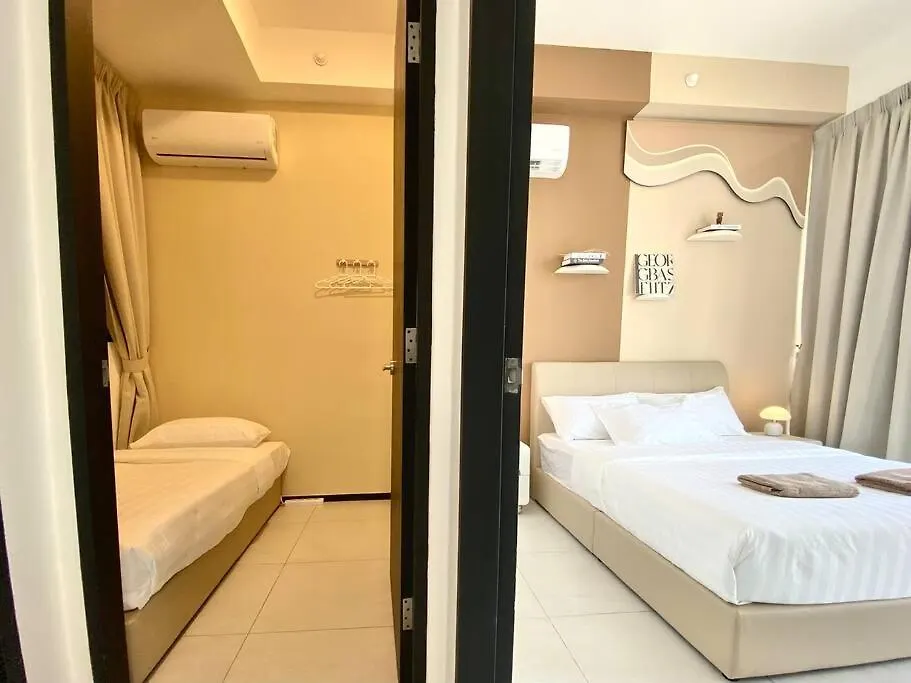 Urban Suites #Creamy Style #Infinity Pool #Local Neighbourhood #5Pax #3Br 2Bath #2Queen 1Single #Quality Well Maintained #Private Host Jelutong 0*,