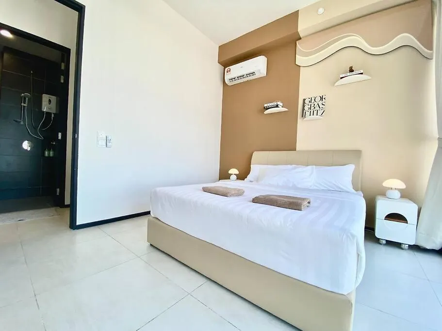 Lejlighed Urban Suites #Creamy Style #Infinity Pool #Local Neighbourhood #5Pax #3Br 2Bath #2Queen 1Single #Quality Well Maintained #Private Host Jelutong