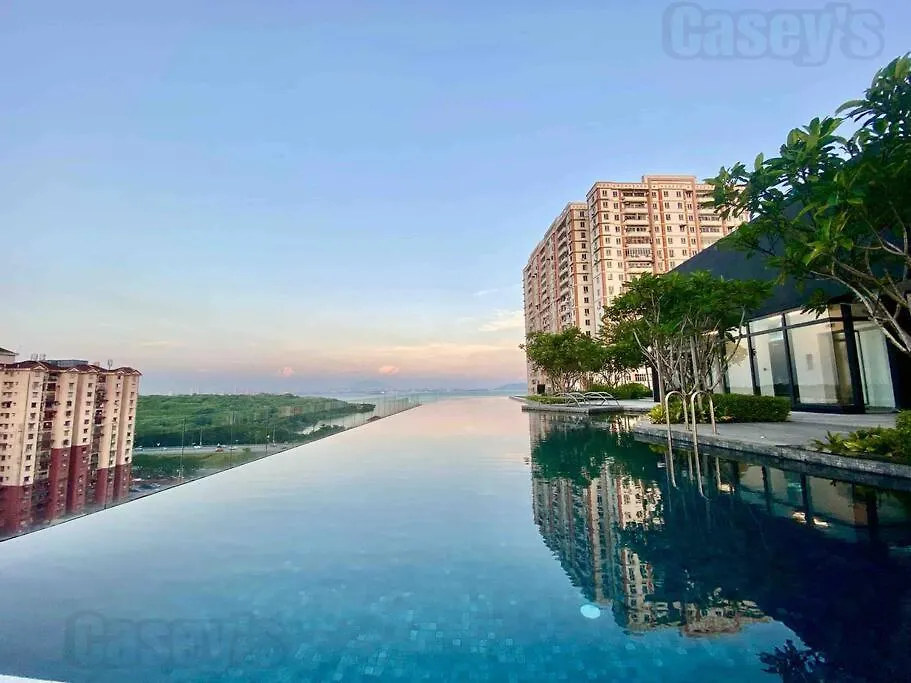 Lejlighed Urban Suites #Creamy Style #Infinity Pool #Local Neighbourhood #5Pax #3Br 2Bath #2Queen 1Single #Quality Well Maintained #Private Host Jelutong