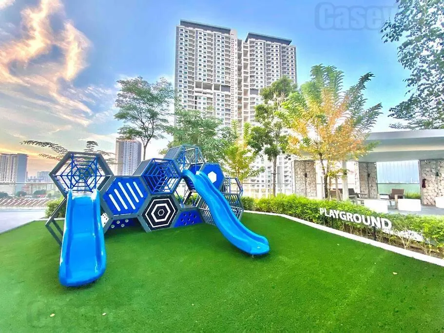 Lejlighed Urban Suites #Creamy Style #Infinity Pool #Local Neighbourhood #5Pax #3Br 2Bath #2Queen 1Single #Quality Well Maintained #Private Host Jelutong Malaysia